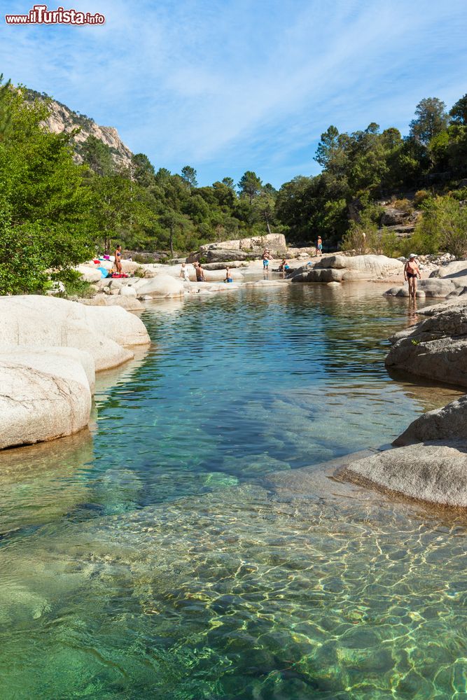 Immagine La piscina naturale di Cavu vicino a Tagliu Rossu e Santa Lucia in Corsica, nei dintorni di Lecci