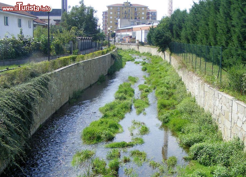 Immagine La pista ciclabile lungo il torrente Bendola a Brandizzo - © F Ceragioli - CC BY-SA 3.0, Wikipedia