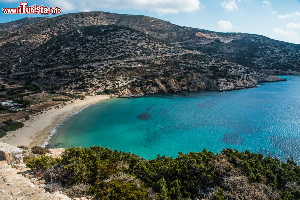 Immagine La pittoresca spiaggia di Kendros sull'isola di Donoussa (Grecia). E' il tratto di litorale più famoso di tutta l'isola oltre che uno dei più riparati dal vento.