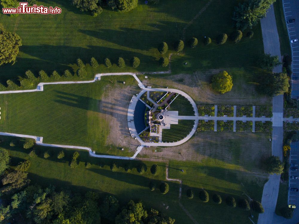 Immagine La pittoresca veduta dall'alto di un parco pubblico nella città di Indianapolis, Indiana.