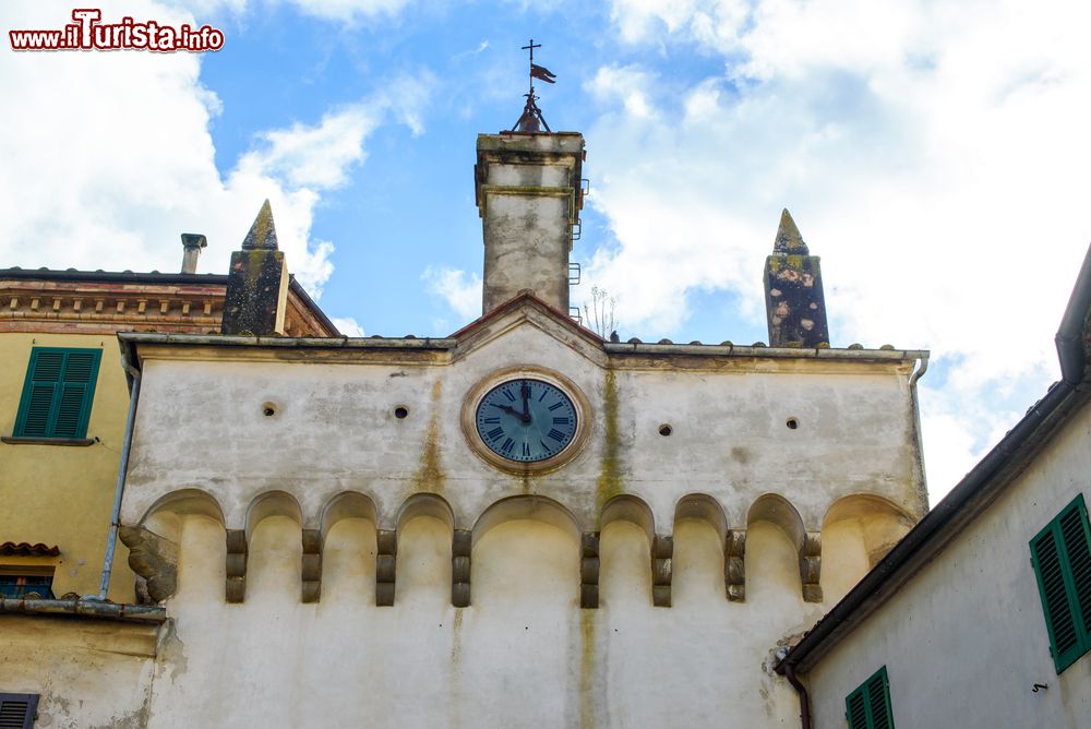 Immagine La porta di accesso al borgo storico di Scansano in Toscana.