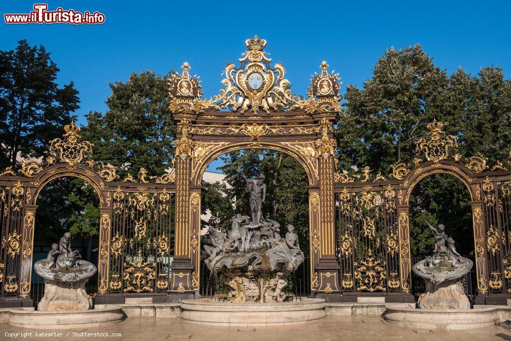 Immagine La Porta d'Oro a piazza Stanislao e alla fontana di Nettuno a Nancy, Lorena (Francia). Quest'area della città fa parte dei siti patrimonio mondiale dell'Unesco - © kateafter / Shutterstock.com