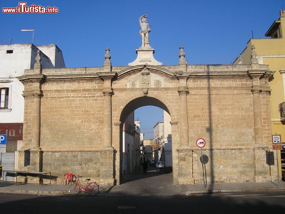 Immagine La Porta San Sebastiano a Galatone nel Salento, Provincia di Lucce in Puglia - © Fergio90 - Wikipedia