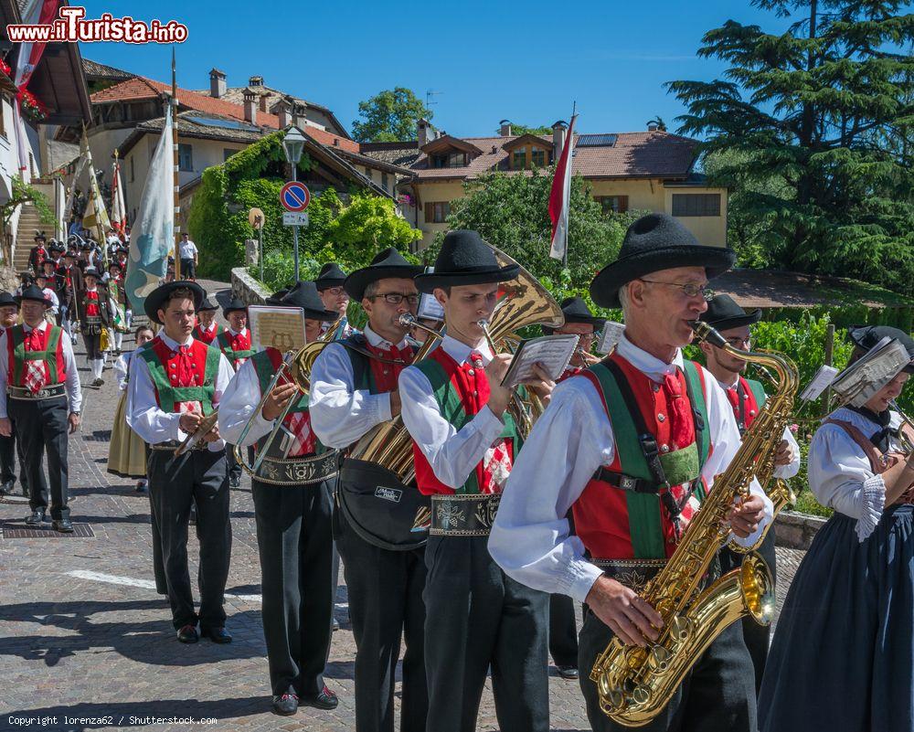 Immagine La processione del Corpus Domini a Cortaccia dulla Strada del Vino in Alto Adige - © lorenza62 / Shutterstock.com