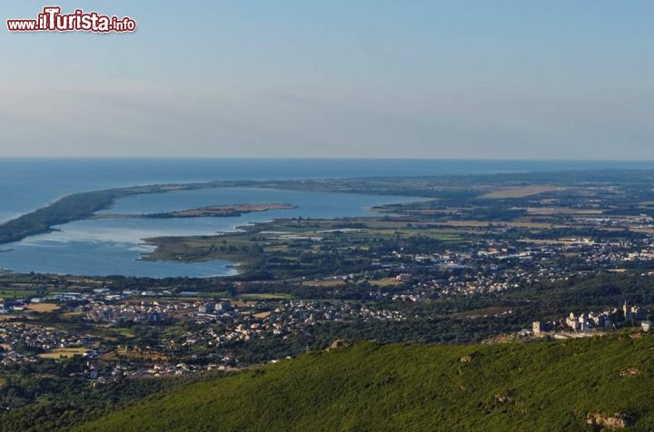 Immagine La regione di Lucciana con lo stagno di Biguglia, a sud di Bastia in Corsica