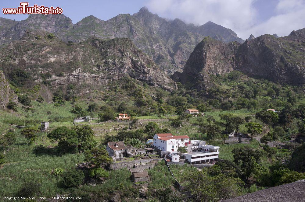 Immagine La Ribeira do Paùl, sull'isola di Santo Antão, Capo Verde, è costellata di fattorie e piantagioni - © Salvador Aznar / Shutterstock.com