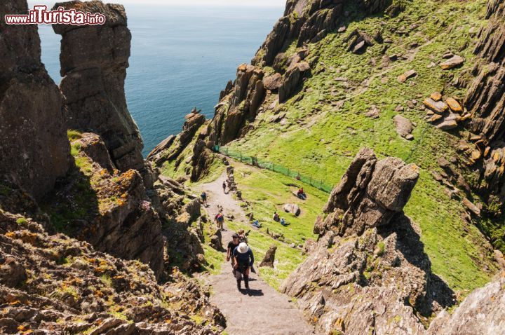 Immagine La ripida salita al monstero di Skelling Michael in Irlanda. Ogni giorno solo 120 turisti possono accedere al sito