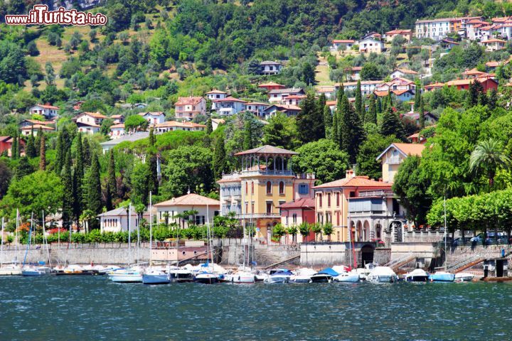 Immagine La riviera di Tremezzo, le case e i giardini con vista sul Lago di Como in Lombardia - © iryna1 / Shutterstock.com