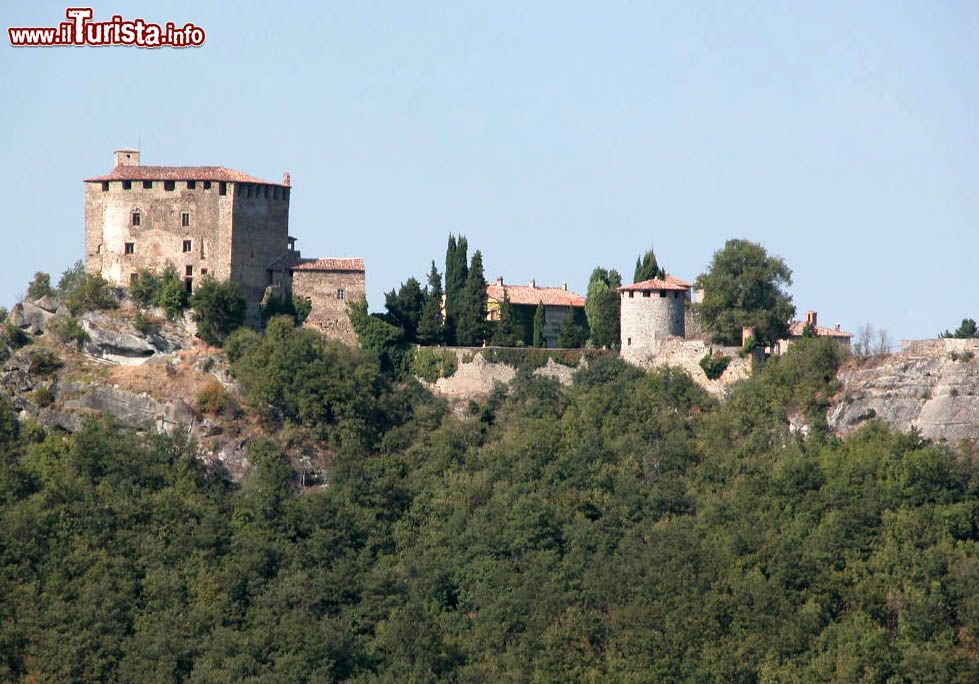 Immagine La Rocca d'Olgisio a Pianello Val Tidone, Emilia-Romagna -  CC BY-SA 2.5, Collegamento