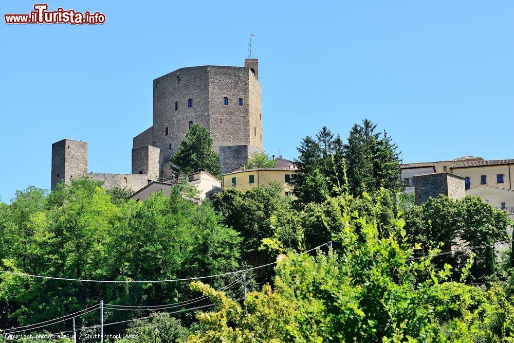 Immagine La Rocca Malatestiana e il borgo di Montefiore Conca che si trova nell'entroterra di Rimini in Romagna - © phototravelua / Shutterstock.com