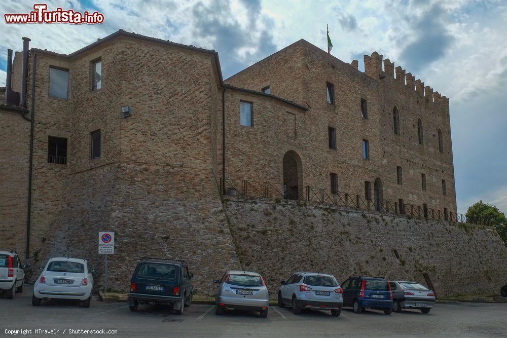 Immagine La Rocca Malatestiana in centro a Mondaino borgo della provincia di Rimini - © MTravelr / Shutterstock.com