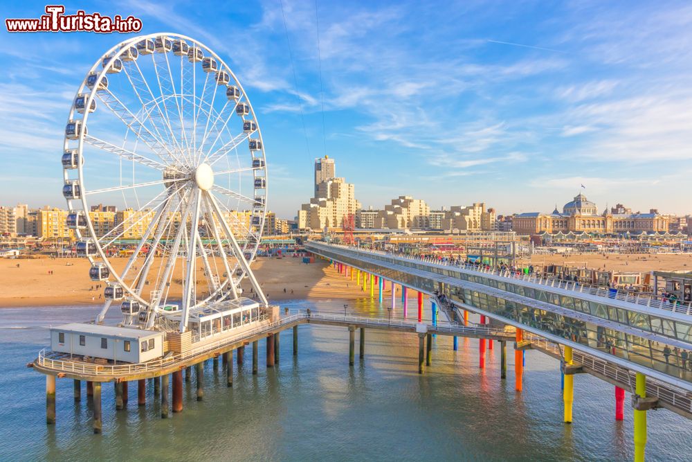 Immagine La ruota panoramica della spiaggia di Scheveningen in Olanda