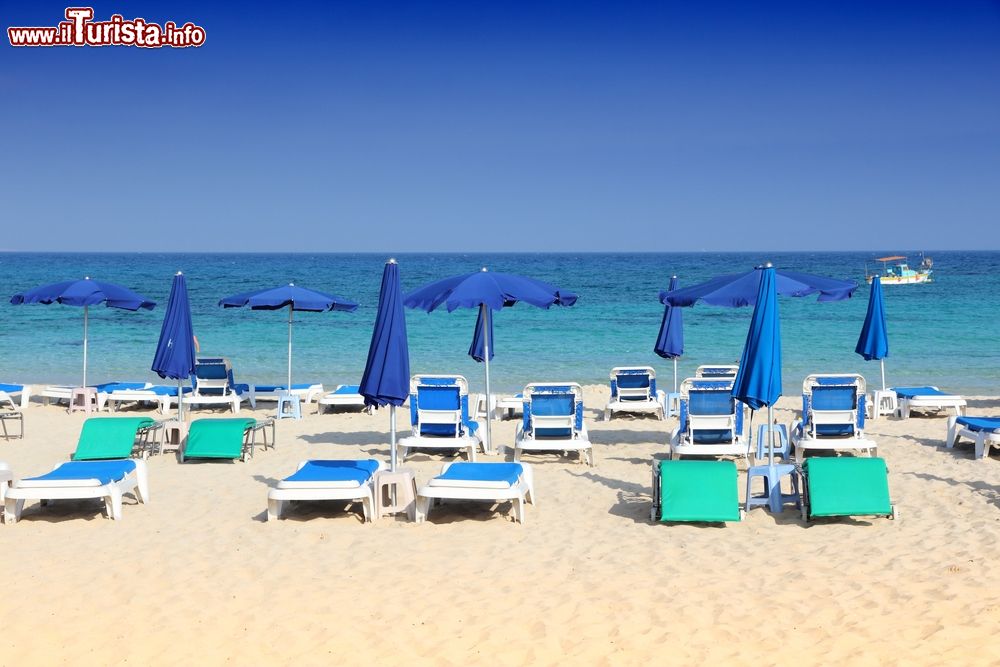 Immagine La sabbia bianca e il mare limpido della spiaggia di Makronissos a Agia Napa (Cipro)