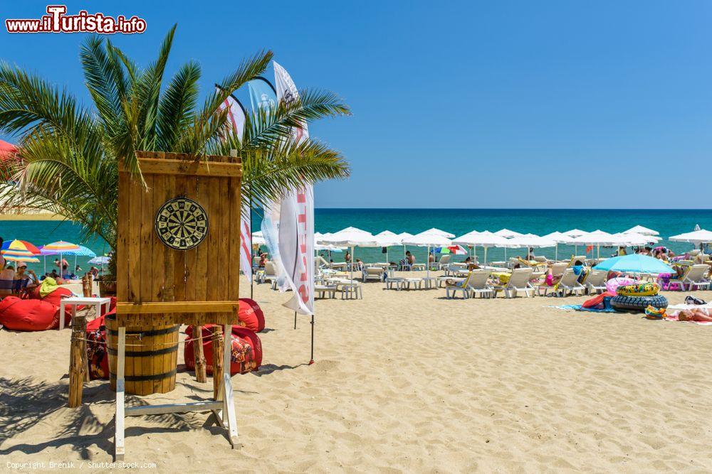 Immagine La sabbia soffice della spiaggia di Obzor in Bulgaria, meta ideale per una vacanza sul Mar Nero. - © Brenik / Shutterstock.com