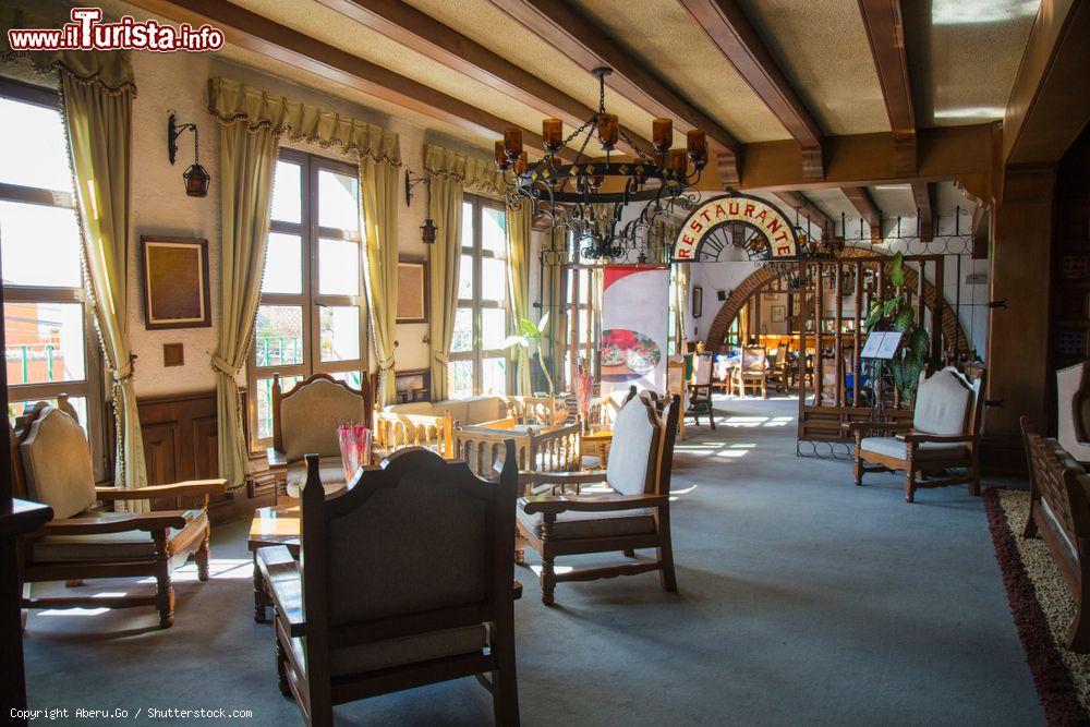 Immagine La sala di attesa di un hotel nella cittadina di San Michele di Allende, Guanajuato, Messico - © Aberu.Go / Shutterstock.com