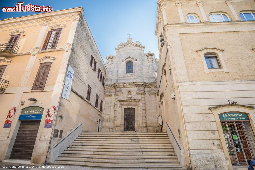Immagine La scalinata che porta alla chiesa di Santa Lucia a Matera, Basilicata. La sua costruzione venne ultimata nel 1797 - © John_Silver / Shutterstock.com