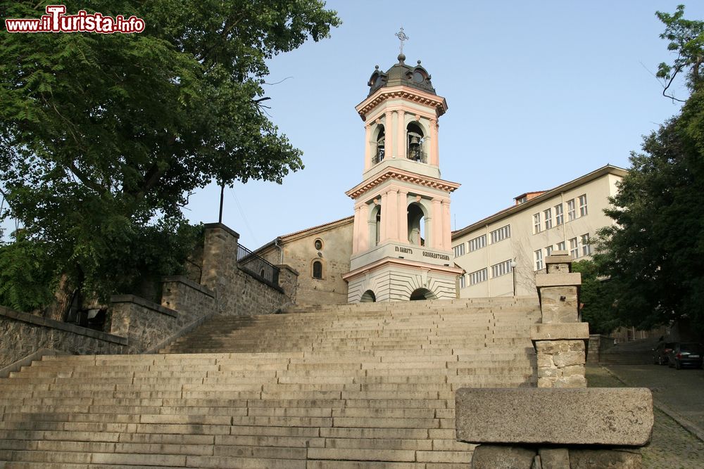 Immagine La scalinata della Chiesa della Santa Vergine nel centro di Plovdiv, in Bulgaria