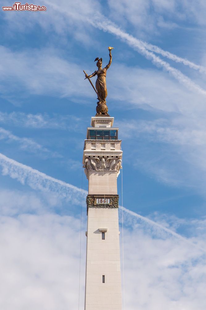 Immagine La scultura di Lady Victory al Monument Circle di Indianapolis, Indiana (USA).