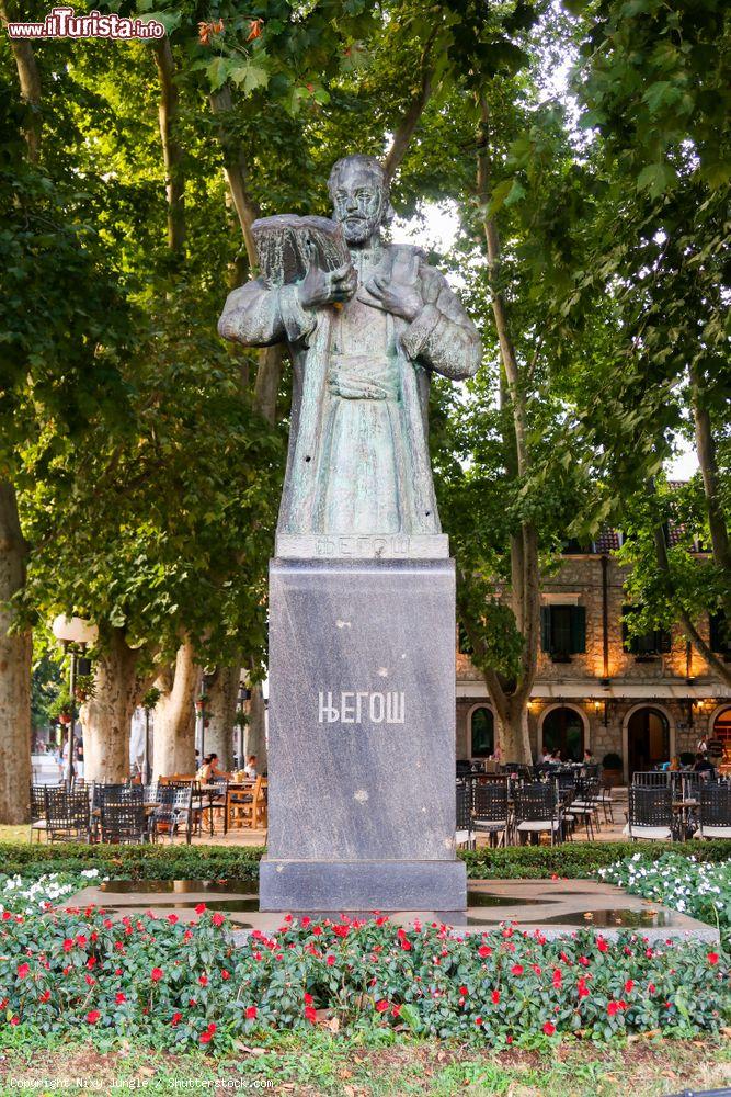 Immagine La scultura di Petar Petrovic Njegos a Trebinje, Bosnia Erzegovina - © Nixy Jungle / Shutterstock.com