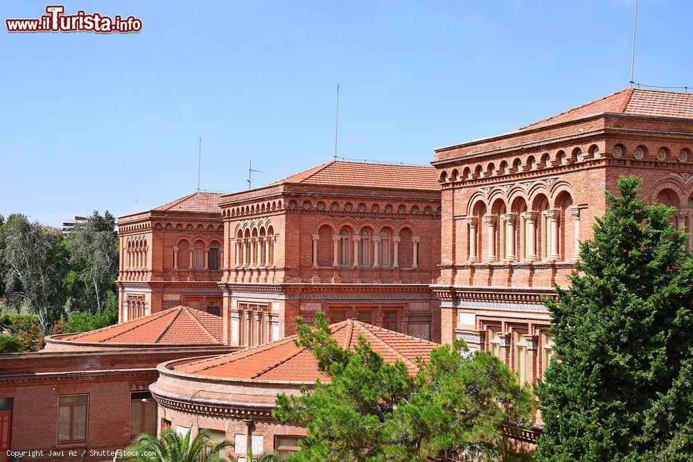 Immagine La scuola religiosa privata di Nina Maria Adoratrices nel centro di Guadalajara, Spagna - © Javi Az / Shutterstock.com