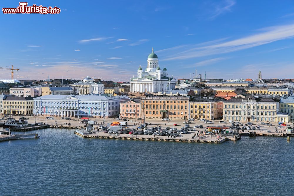 Immagine La skyline di Helsinki la capitale della Finalndia si trova sulla sua costa meridionale