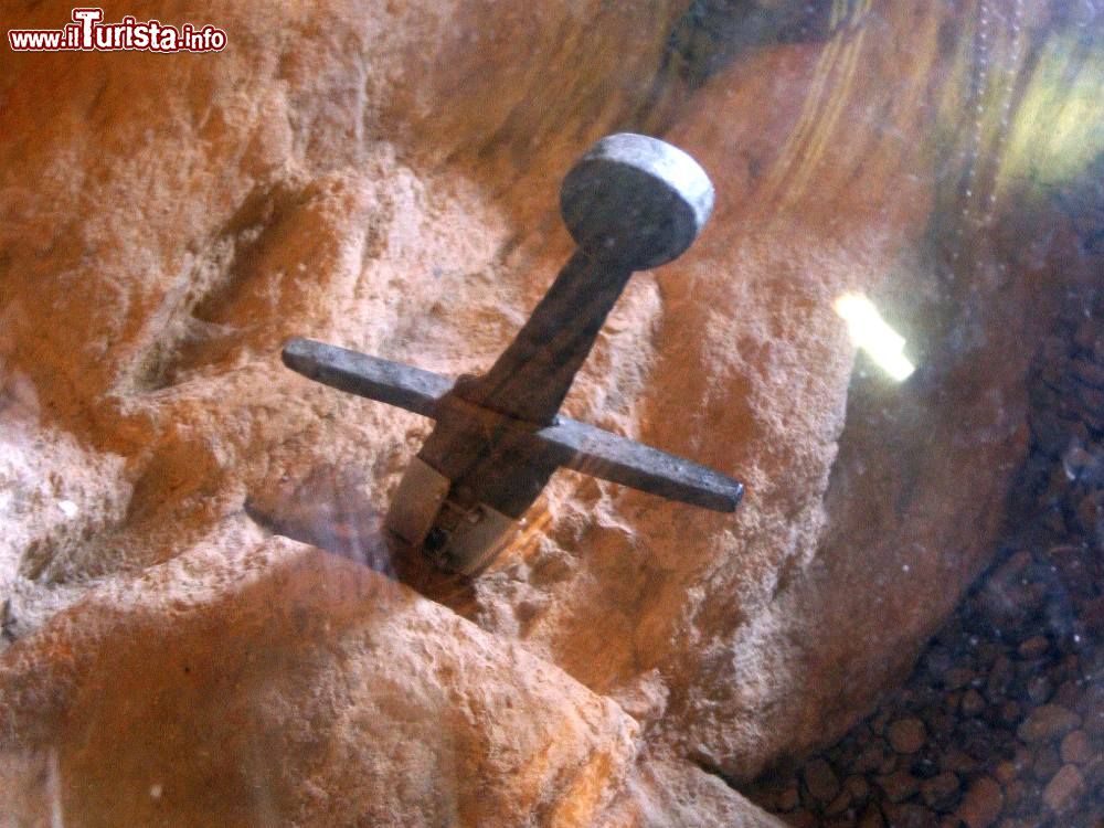Immagine La spada di San Galgano, Eremo di Montesiepi, Chiusdino in Toscana