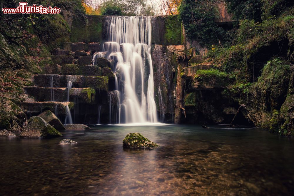 Immagine La spettacolare Cascata della Maronnella a Montella in Campania
