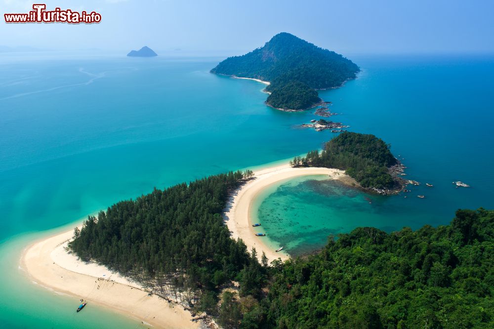 Immagine La spettacolare Koh Kam Tok, provincia di Ranong, fotografata dall'alto (Thailandia).