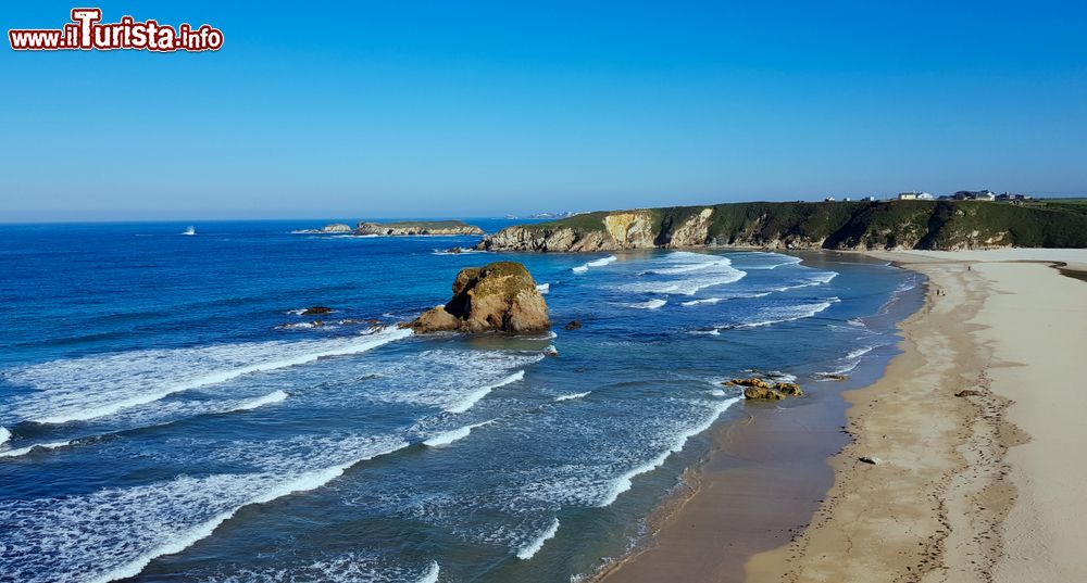 Immagine La spettacolare spiaggia di Penarronda nelle Asturie:siamo a Castropol, nord della Spagna