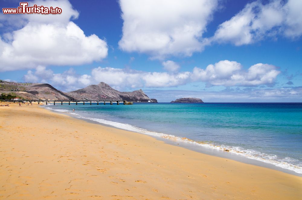 Immagine La spettacolare spiaggia di Porto Santo (Portogallo) misura quasi 9 km e si estende dal porto alla Ponta da Calheta, nel sud dell'isola.