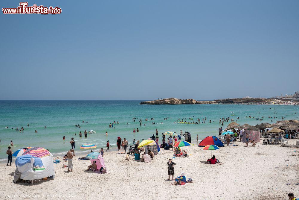 Immagine La spiaggia cittadina di Monastir in Tunisia - © photosounds / Shutterstock.com