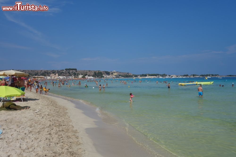 Immagine La spiaggia cittadina di San Vito lo Capo (Sicilia).