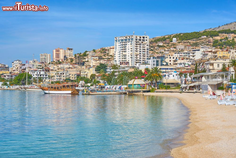 Immagine La spiaggia cittadina di Saranda in Albania