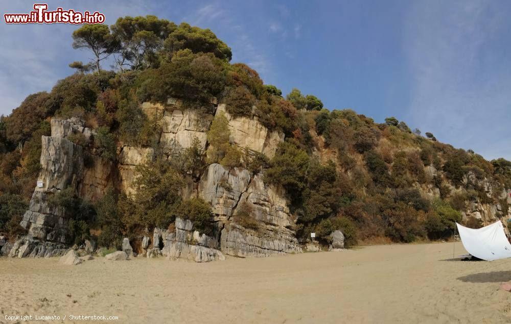 Immagine La spiaggia dei Trecento Gradini o dell'Arenauta si trova tra Gaeta e Sperlonga. - © Lucamato / Shutterstock.com