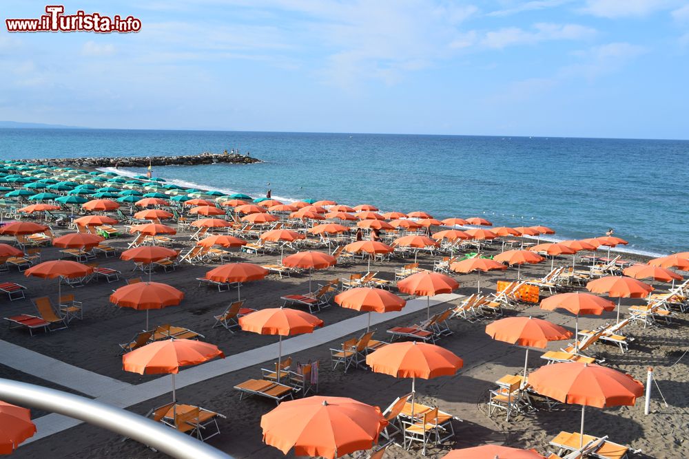 Immagine La spiaggia della Marina di Cecina in Toscana
