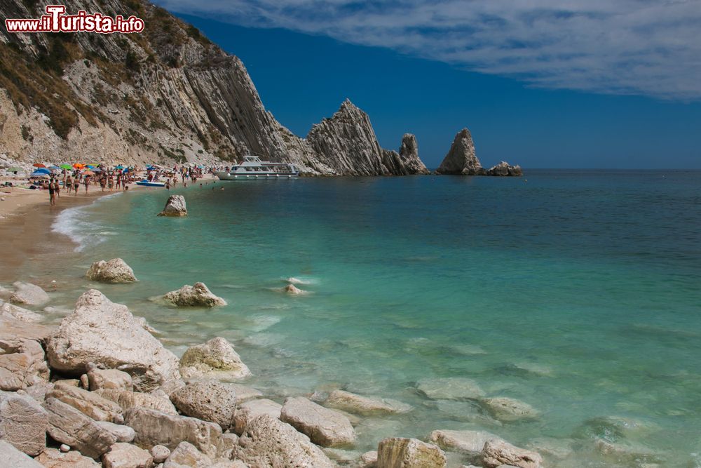 Immagine La spiaggia delle due sorelle nel Conero a Sirolo