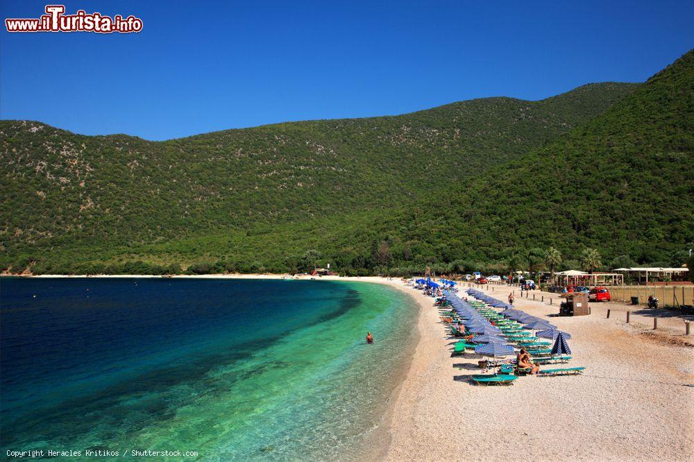Immagine La spiaggia di Antisamos nei pressi di Sami a Cefalonia  - © Heracles Kritikos / Shutterstock.com