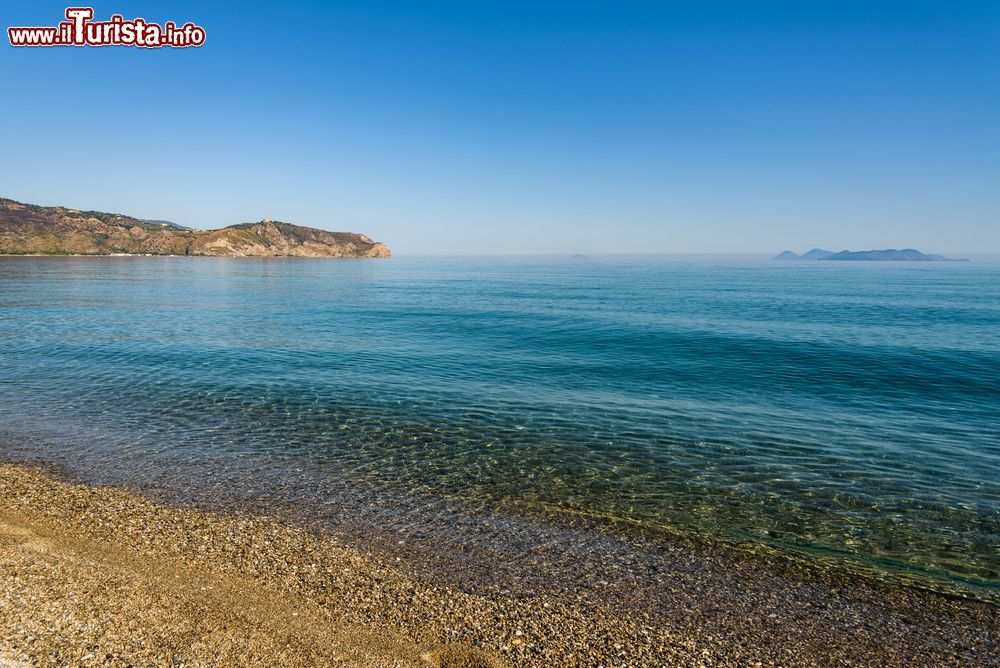 Immagine La spiaggia di Bazia vicino a Falcone,  costa nord della Sicilia