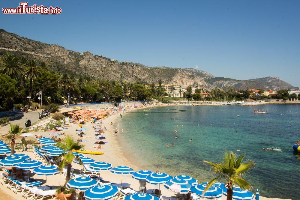 Immagine La spiaggia di Beaulieu-sur-Mer e il mare della Costa Azzurra in Francia