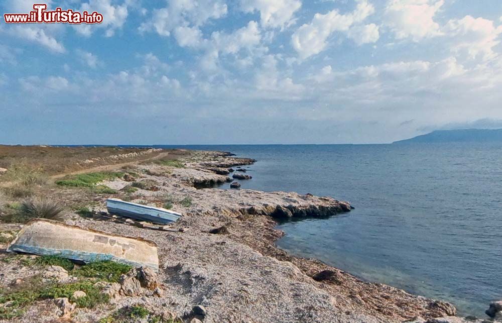 Immagine La spiaggia di Cala del Pozzo a Favignana in Sicilia