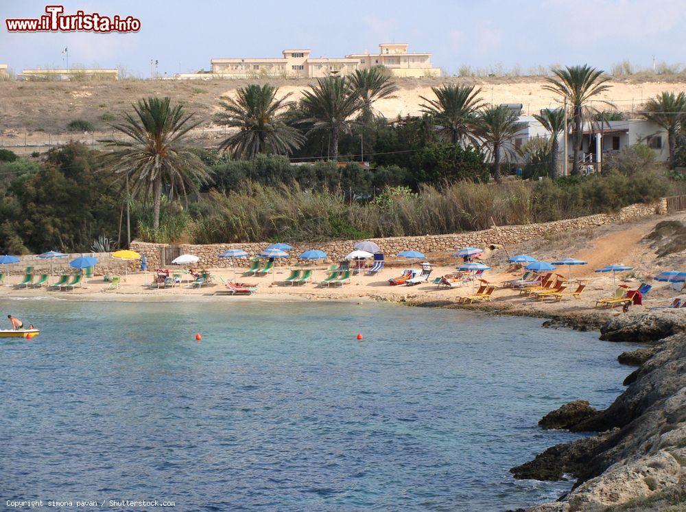 Immagine La spiaggia di Cala Francese a Lampedusa, Isole Pelagie - © simona pavan / Shutterstock.com