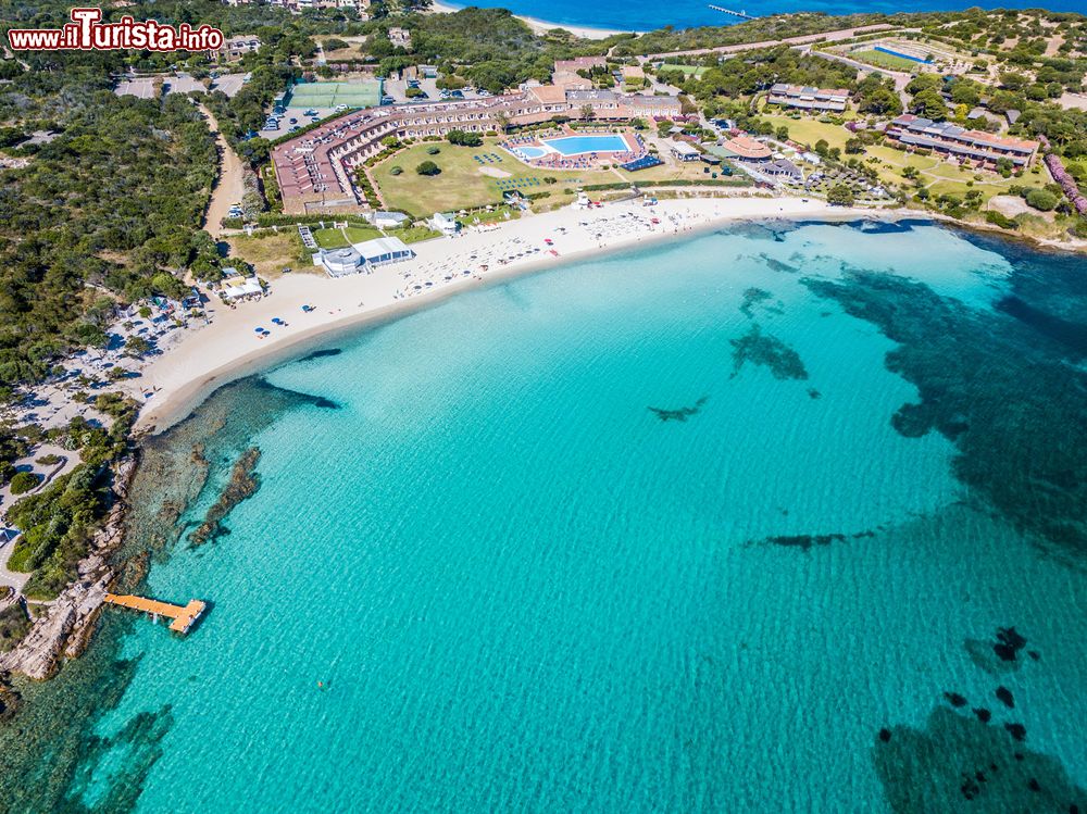 Immagine La spiaggia di Ira a Porto Rotondo fotografata con il drone