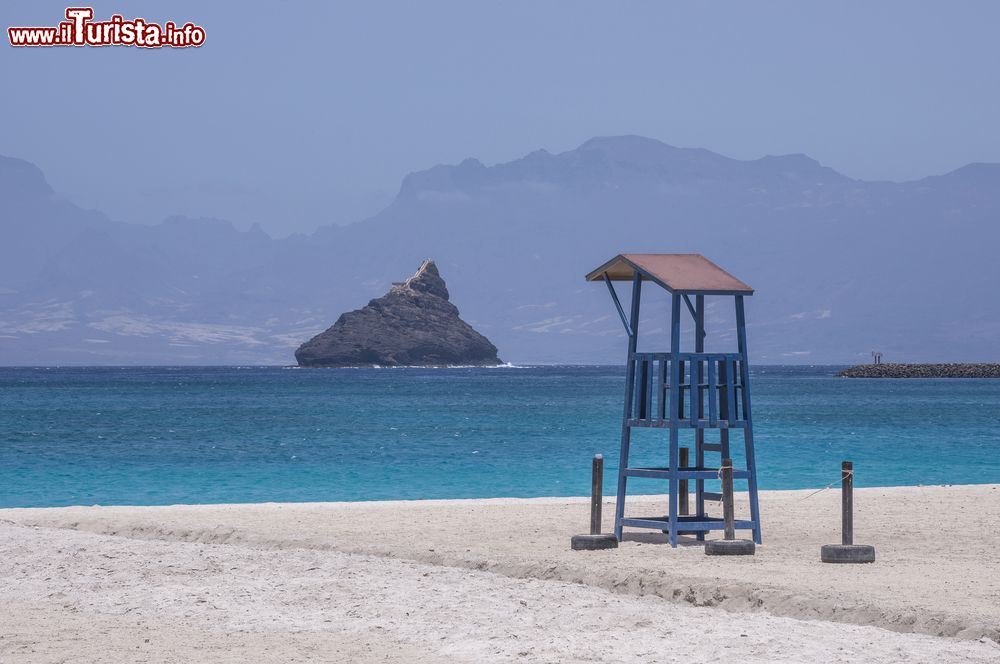 Immagine La spiaggia di Laginha presso Mindelo, capoluogo dell'isola di Sao Vicente a Capo Verde.
