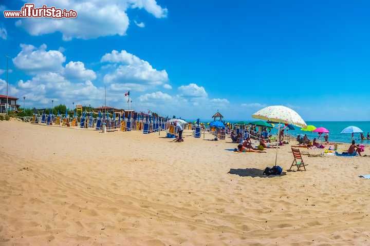 Immagine La grande spiaggia di Lido di Metaponto sulla costa ionica della Basilicata