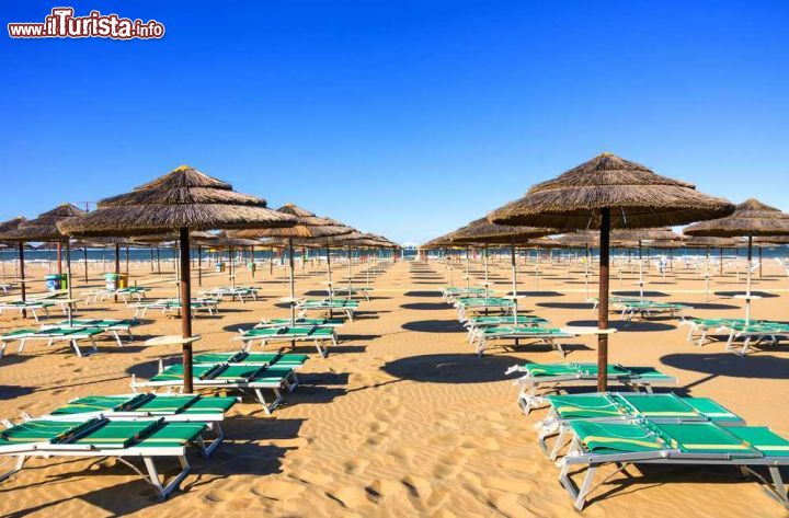 Immagine La spiaggia di Lido di Savio si trova a ridosso di Milano Marittima, sulla riviera romagnola