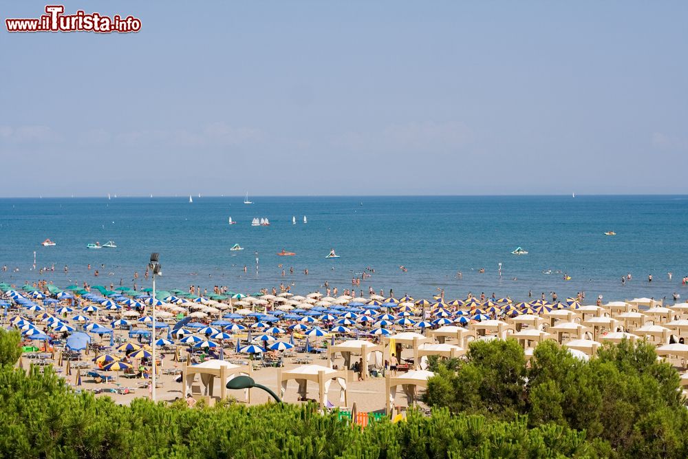 Immagine La spiaggia di Lignano Sabbiadoro in Friuli Venezia Giulia.