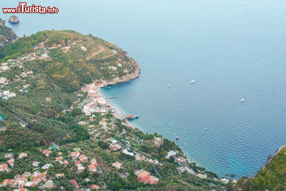 Immagine La spiaggia di Marina del Cantone a Nerano in Campania, Penisola Sorrentina