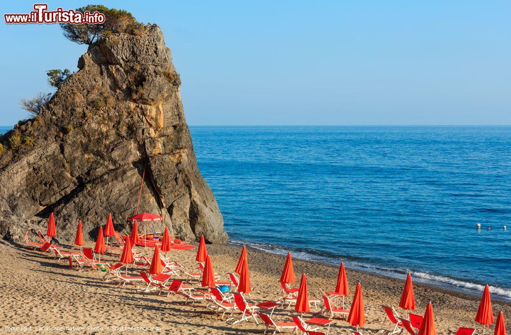 Immagine La spiaggia di Marina di Ascea nel Cilento in Campania - © Landscape Nature Photo / Shutterstock.com