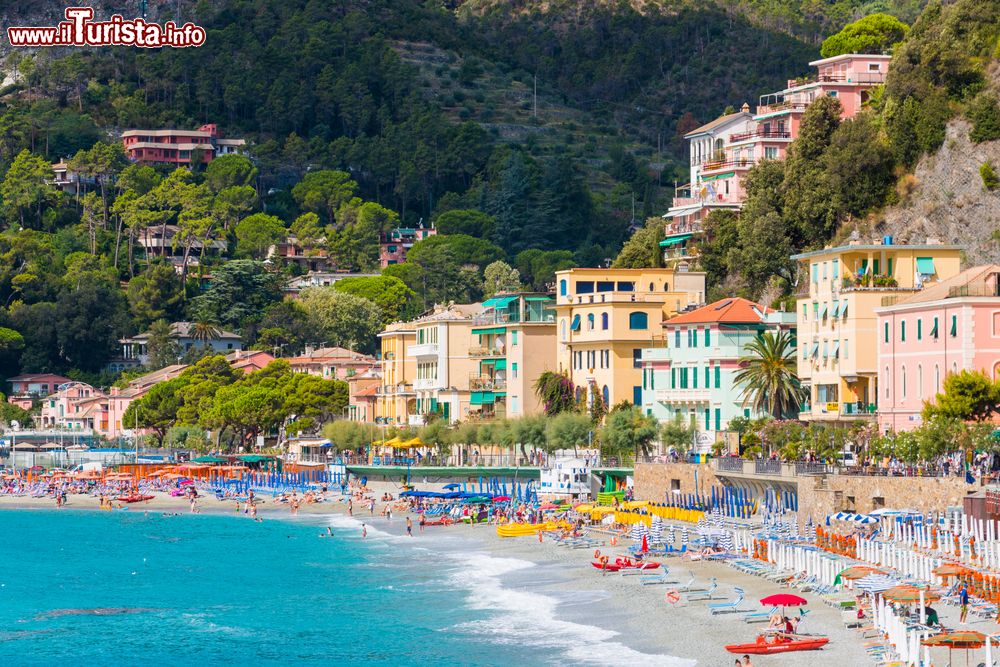 Immagine La spiaggia di Monterosso al Mare, siamo sulle 5 Terre in Liguria