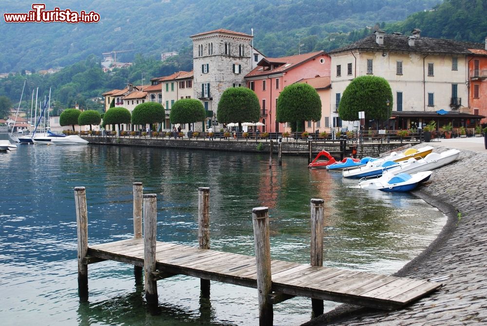 Immagine La spiaggia di Pella, borgo sul lago d'Orta in Piemonte